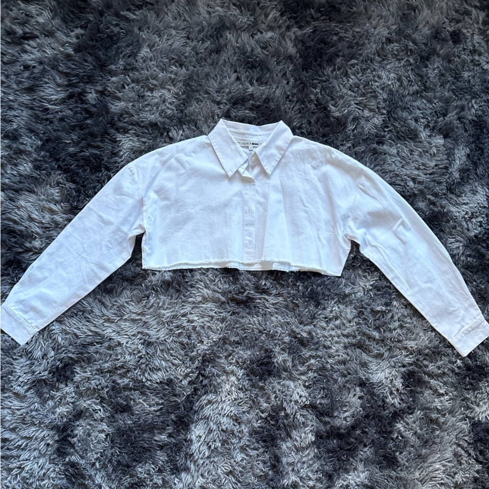 Fashion Nova White Cropped Button-Up Top, Long Sleeve Crop Top – Size Medium